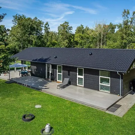 Holiday home Skovhuset Farevejle